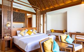 Furaveri Resort And Spa 5*